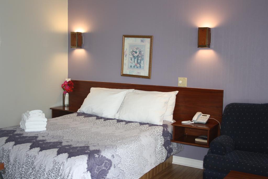 Au Doc Motel Repentigny Room photo