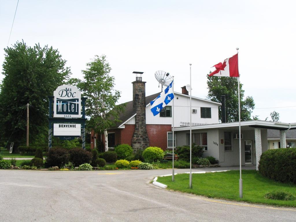 Au Doc Motel Repentigny Exterior photo